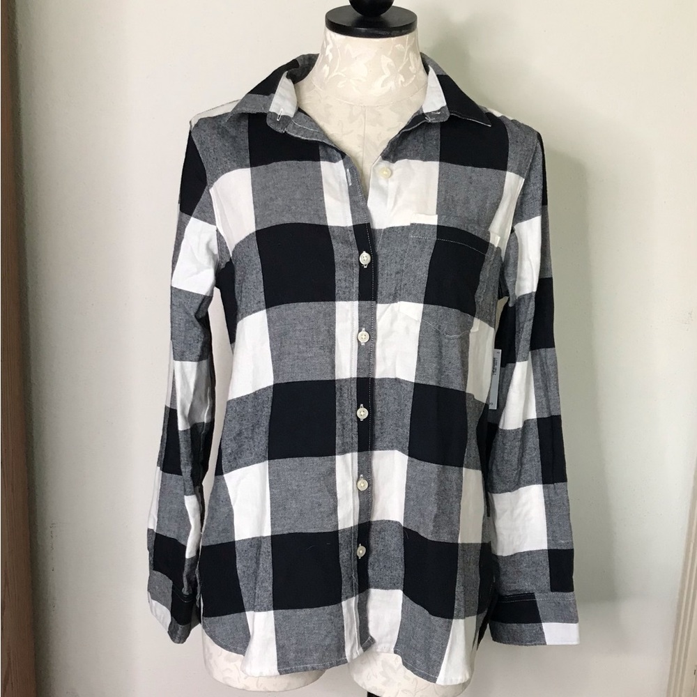 Old Navy Black and White Buffalo Plaid Flannel Shirt size S